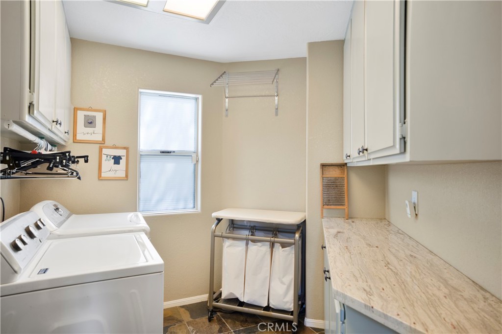 163 South Grass Valley Road Lake Arrowhead, CA 92391 - Photo 15 of 35 Laundry main level