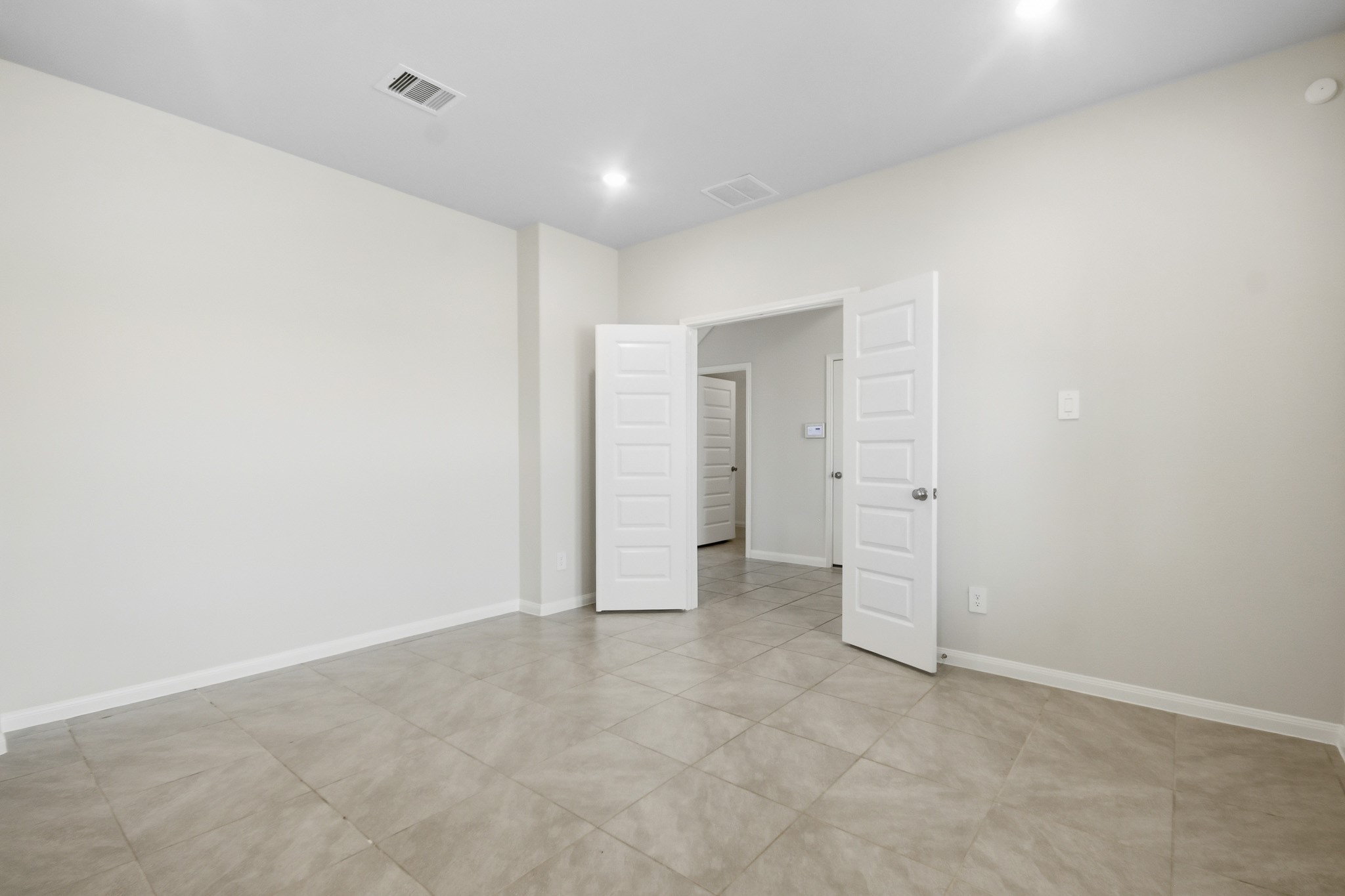 10723 Clfs Vw Drive Rosharon, TX 77583 - Photo 7 of 50 Study could be used as an additional bedroom, play area or formal room. Great tile flooring!