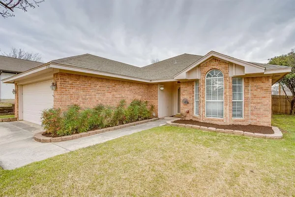 $2,000 | 5712 Springtide Drive, Fort Worth, TX 76135