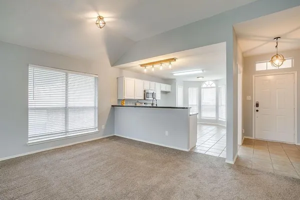 $2,000 | 5712 Springtide Drive, Fort Worth, TX 76135