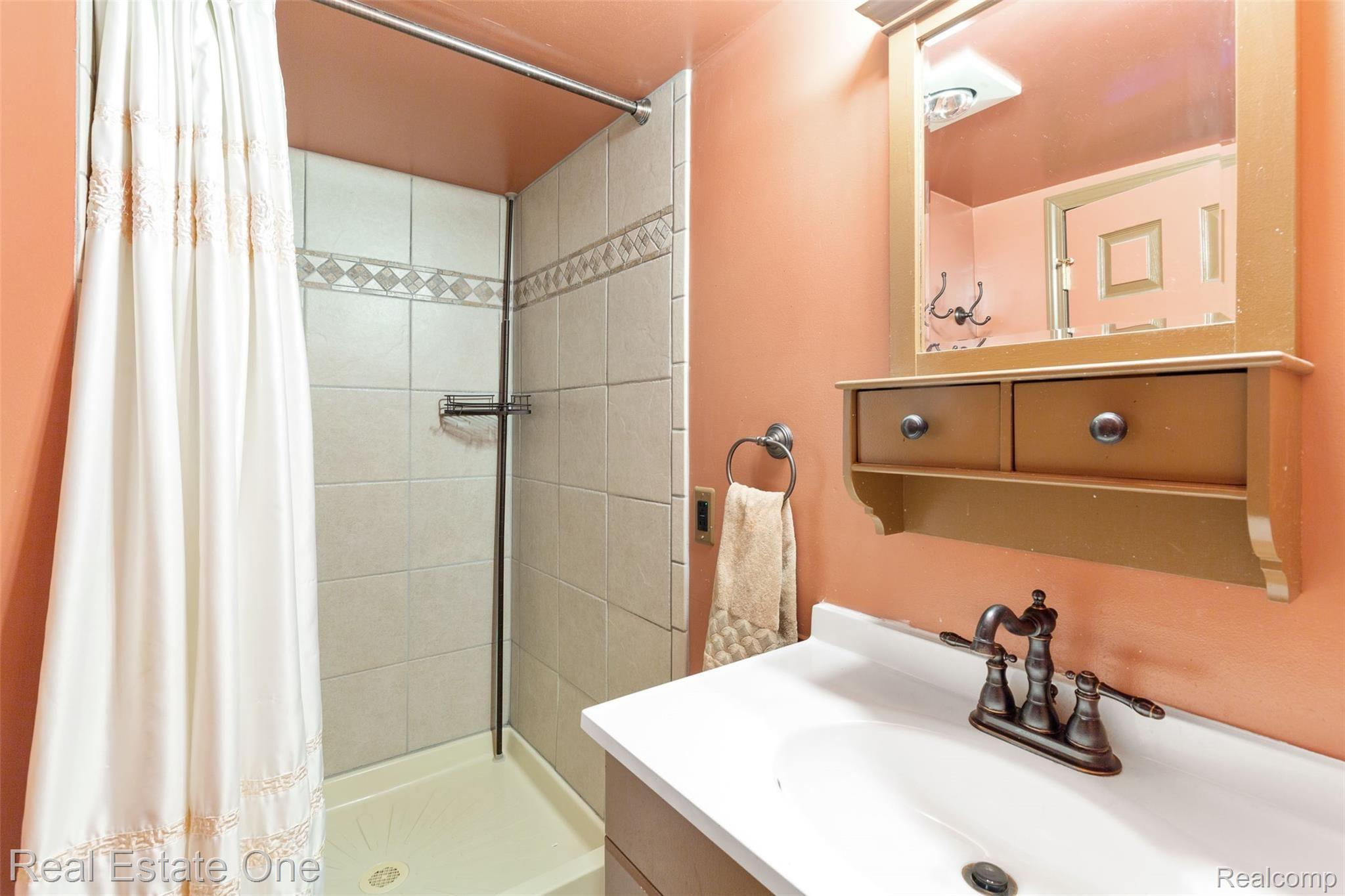 2916 Cumberland Road Berkley, MI 48072 - Photo 27 of 38 592A9551.jpg