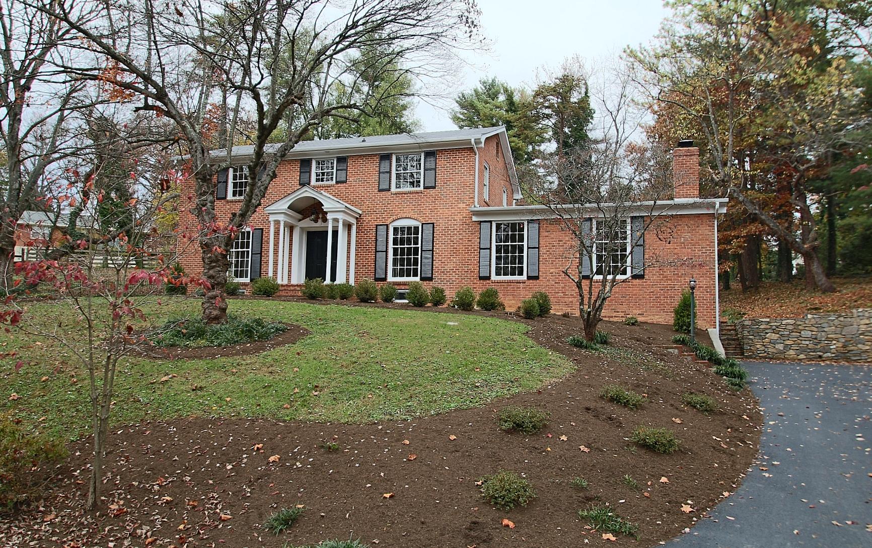 2334 Deyerle Road Southwest Roanoke, VA 24018 - Photo 5 of 78 IMG_9936