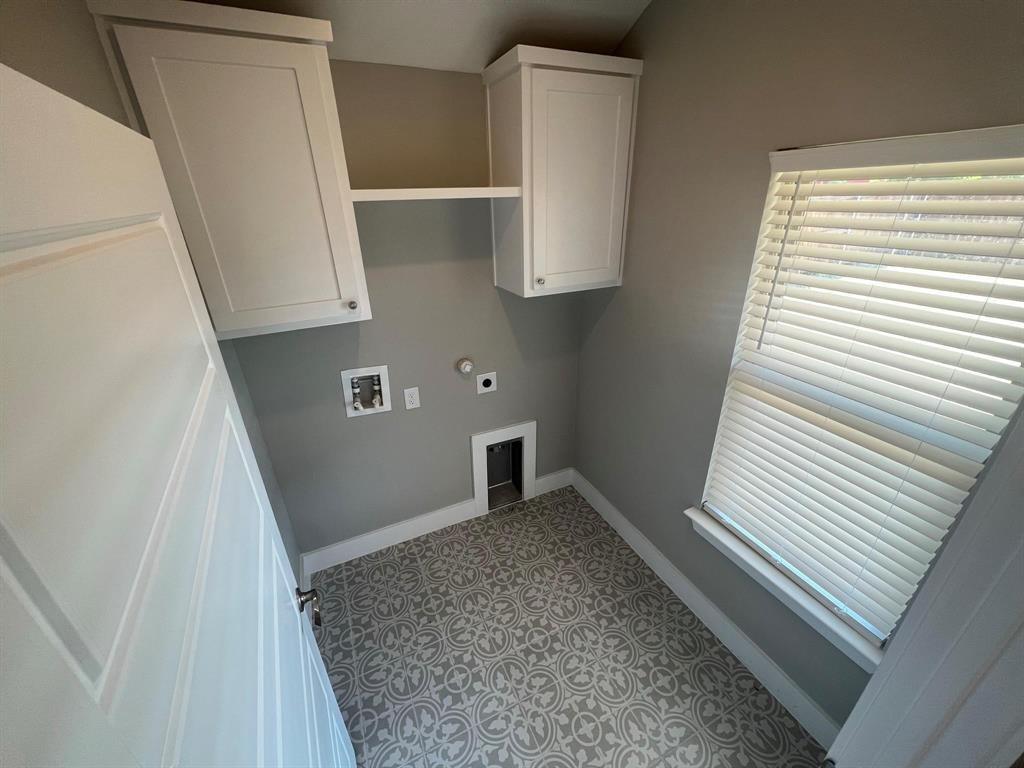 605 North Friendship Road Sherman, TX 75092 - Photo 13 of 17 a view of an empty room with wooden floor and a window
