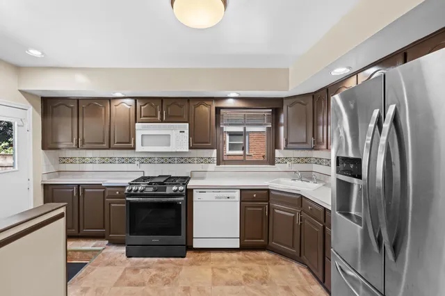 $230,000 | 17579 Park Street, Melvindale, MI 48122