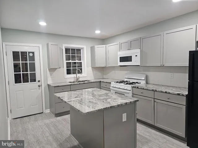 $1,900 | 782-2 Baltimore Street, Hanover, PA 17331