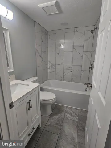 $1,900 | 782-2 Baltimore Street, Hanover, PA 17331