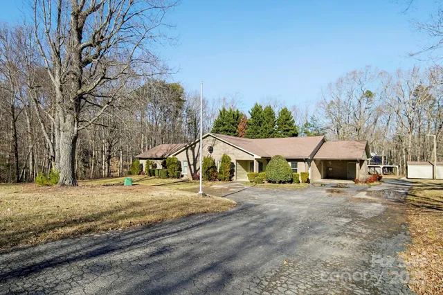 $615,000 | 1015 Elizabeth Drive, Dallas, NC 28034