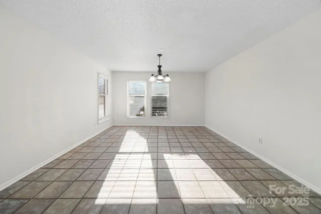 $615,000 | 1015 Elizabeth Drive, Dallas, NC 28034