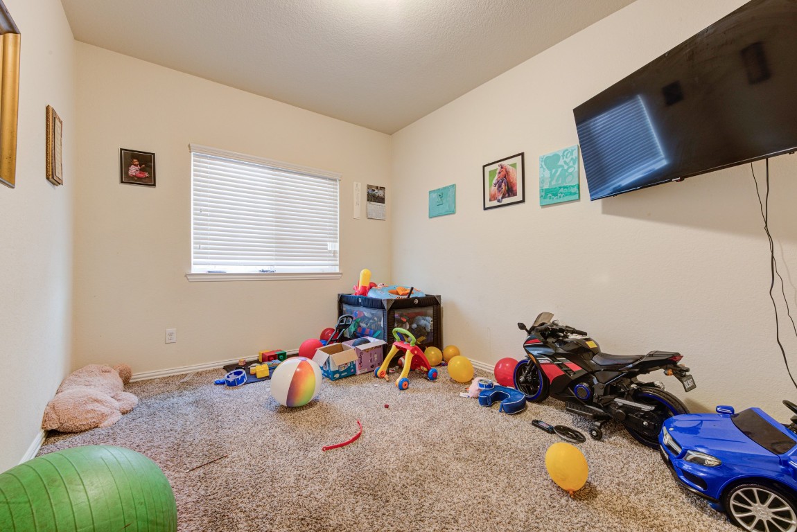 1510 Bella Garden Spring, TX 77373 - Photo 16 of 21 a room with furniture toys and a window