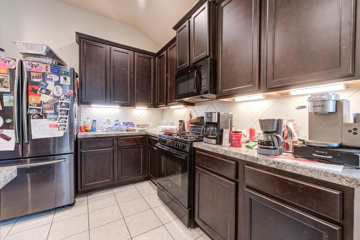1510 Bella Garden Spring, TX 77373 - Photo 6 of 21 a kitchen with stainless steel appliances granite countertop a sink stove and cabinets
