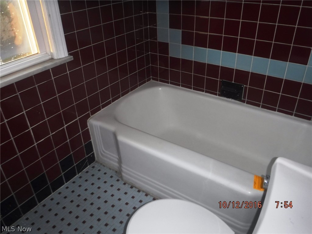 4402 Silsby Road University Heights, OH 44118 - Photo 10 of 13