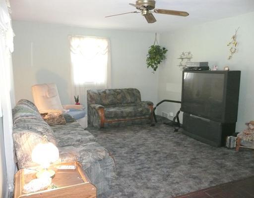 2280 Evergreen Road Pittsburgh, PA 15237 - Photo 5 of 13 Living Room.