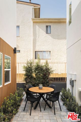 $870,000 | 3765 Delmas Terrace, Los Angeles, CA 90034