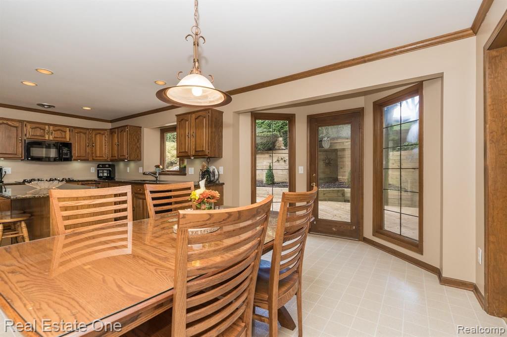 1261 Springwood Court Rochester Hills, MI 48309 - Photo 15 of 85
