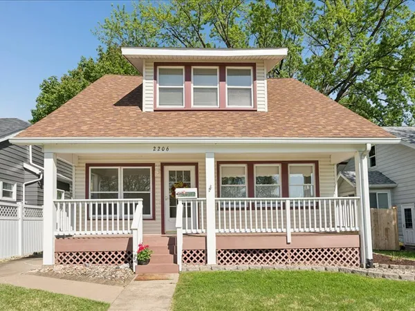 $197,500 | 2206 6th Street, Moline, IL 61265