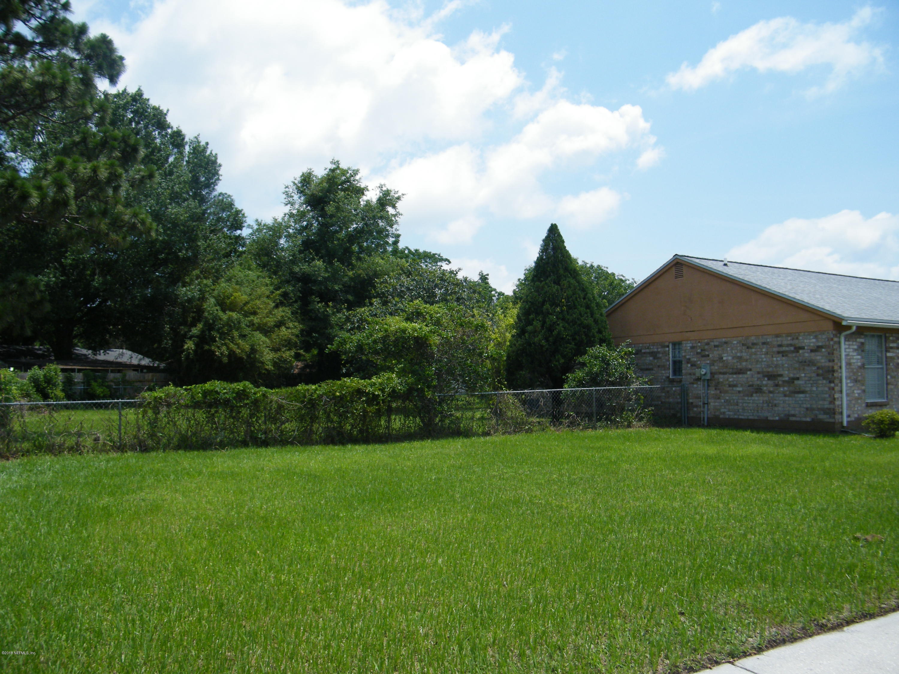 2687 Spring Lake Road Jacksonville, FL 32210 - Photo 3 of 32 Side left