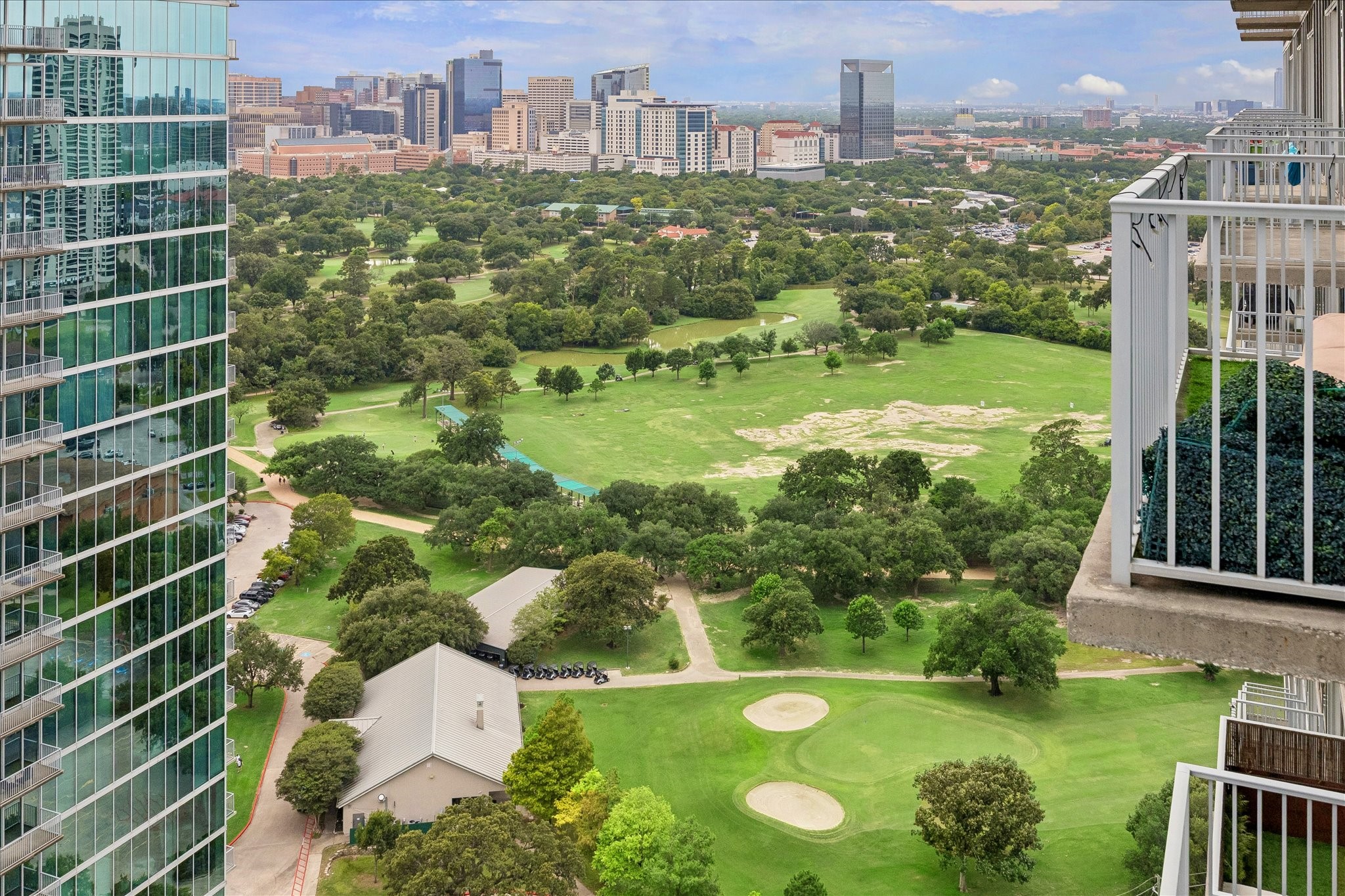 5925 Almeda Road, Unit 12704 Houston, TX 77004 - Photo 31 of 31 One of the residence's most captivating features is its unobstructed view overlooking Hermann Park's lush green spaces, golf course, and the iconic Texas Medical Center skyline. A truly remarkable perspective that few Houston residences can offer.