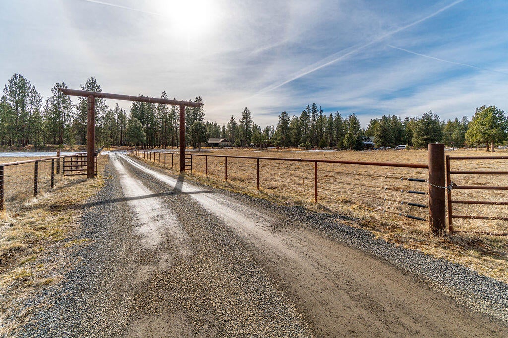 19435 Calico Road Bend, OR 97702 - Photo 60 of 73 RileyVisualsa-11