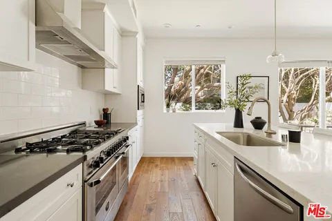 $1,799,000 | 5571 West 82nd Street, Los Angeles, CA 90045