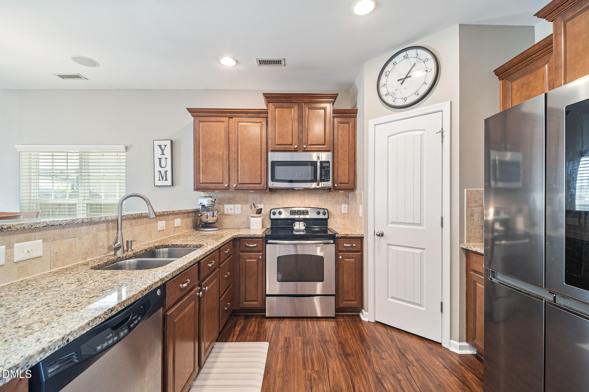 539 Smith Ridge Way Fuquay-Varina, NC 27526 - Photo 3 of 25 Gallery Image 3