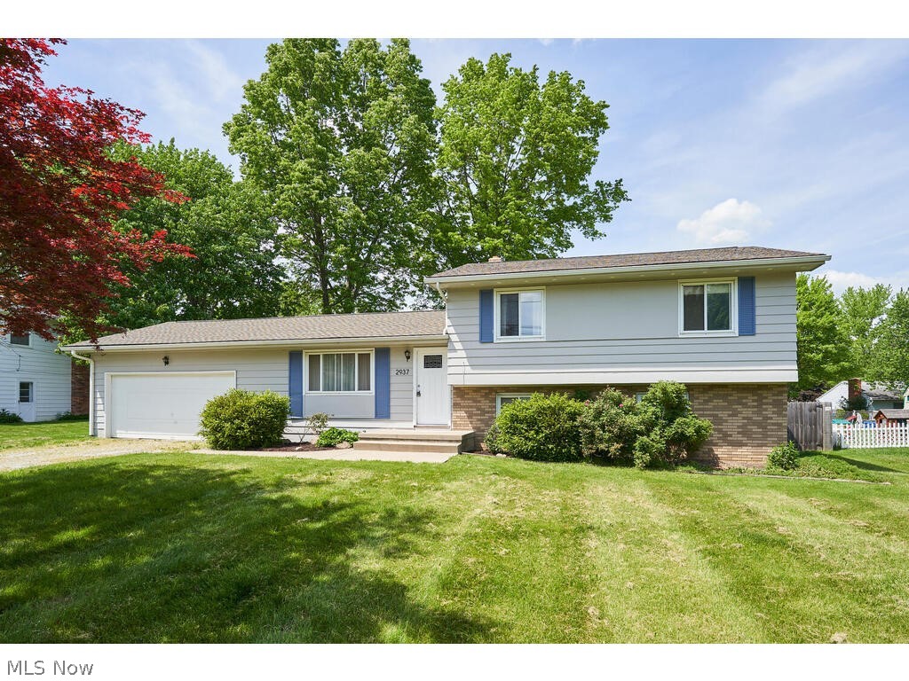 2937 Greenridge Road Barberton, OH 44203 - Photo 1 of 17 Large front yard with beautiful tree