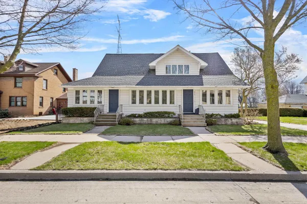 $450,000 | 812 Milwaukee Street, Kewaunee, WI 54216
