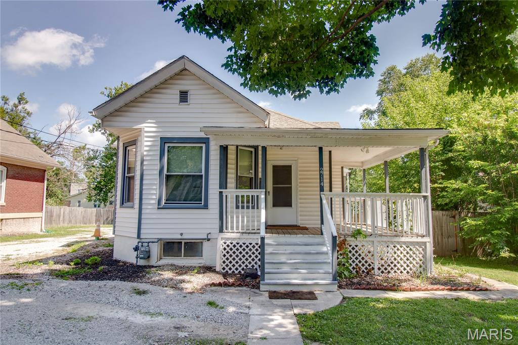 2714 Brown Street Alton, IL 62002 - Photo 1 of 43