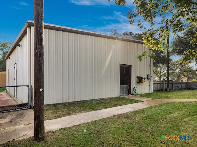 906 Mead Road Victoria, TX 77904 - Photo 3 of 30