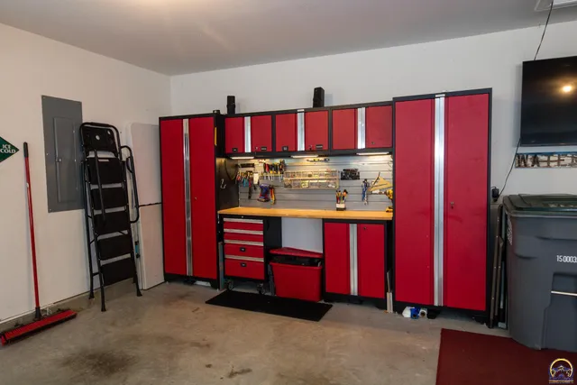 $589,000 | 2701 Twin Lakes Drive, Emporia, KS 66801