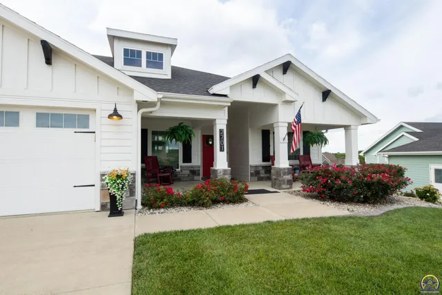 $589,000 | 2701 Twin Lakes Drive, Emporia, KS 66801