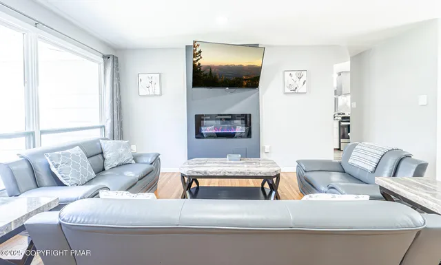 $375,000 | 2332 Highway 940, Pocono Summit, PA 18346