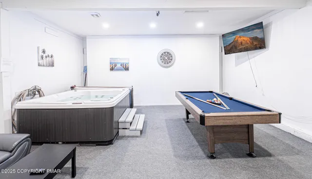 $375,000 | 2332 Highway 940, Pocono Summit, PA 18346