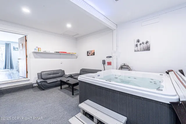 $375,000 | 2332 Highway 940, Pocono Summit, PA 18346