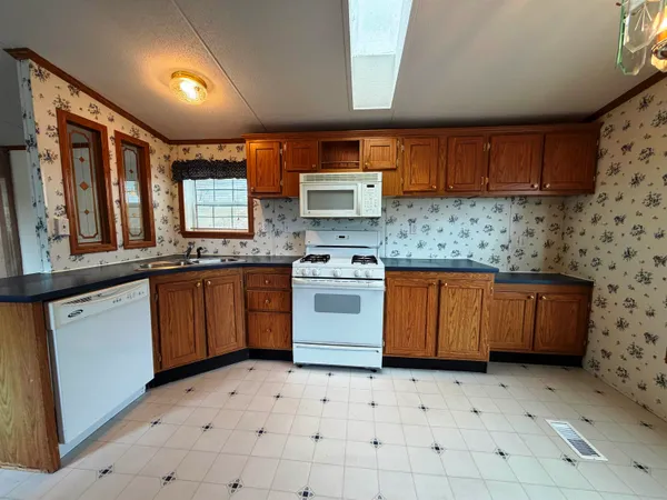 $110,000 | 6 Hilltop Manor Mobile Home Park, Littleton, NH 03561