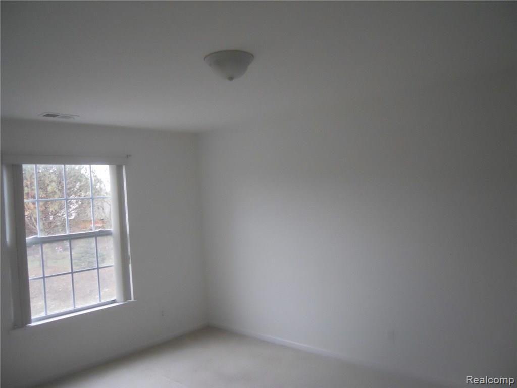 20644 Dunham Road, Unit 32 Clinton Township, MI 48038 - Photo 12 of 18