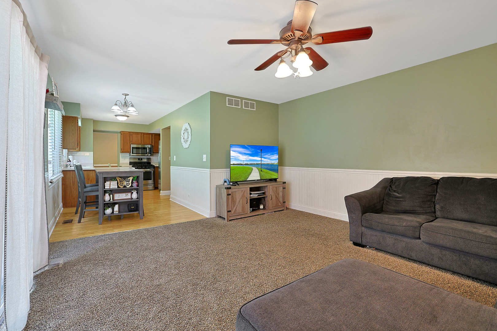 710 Cimarron Drive Cary, IL 60013 - Photo 13 of 31 a living room with furniture and a table