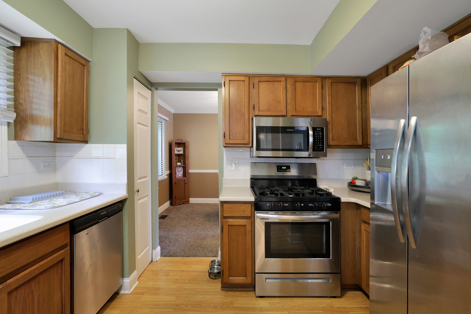 710 Cimarron Drive Cary, IL 60013 - Photo 17 of 31 a kitchen with granite countertop a stove and a refrigerator