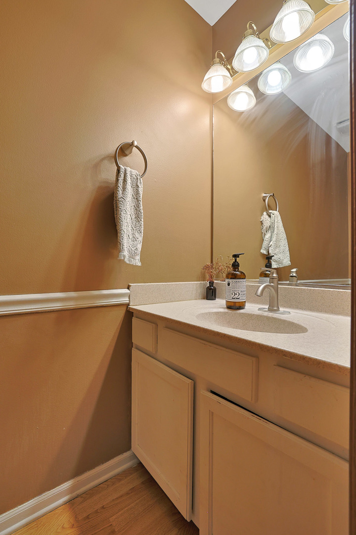 710 Cimarron Drive Cary, IL 60013 - Photo 21 of 31 a bathroom with a sink and mirror