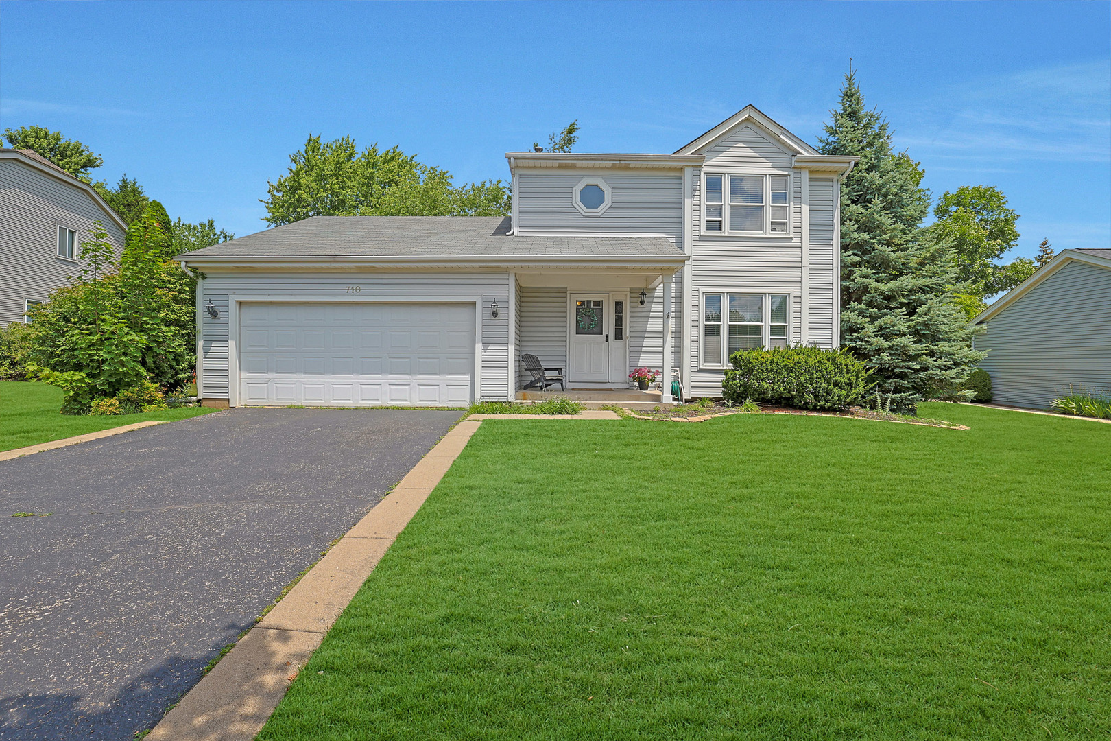 710 Cimarron Drive Cary, IL 60013 - Photo 27 of 31 a front view of a house with a yard