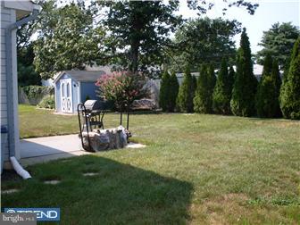 32 London Road Burlington, NJ 08016 - Photo 2 of 10 Exterior Back
