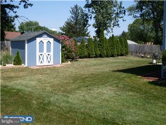 32 London Road Burlington, NJ 08016 - Photo 3 of 10 Exterior Back