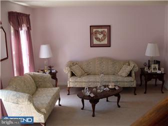 32 London Road Burlington, NJ 08016 - Photo 4 of 10 Living Room