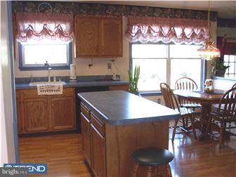 32 London Road Burlington, NJ 08016 - Photo 7 of 10 Kitchen