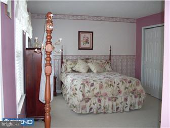 32 London Road Burlington, NJ 08016 - Photo 8 of 10 Bedroom - Main