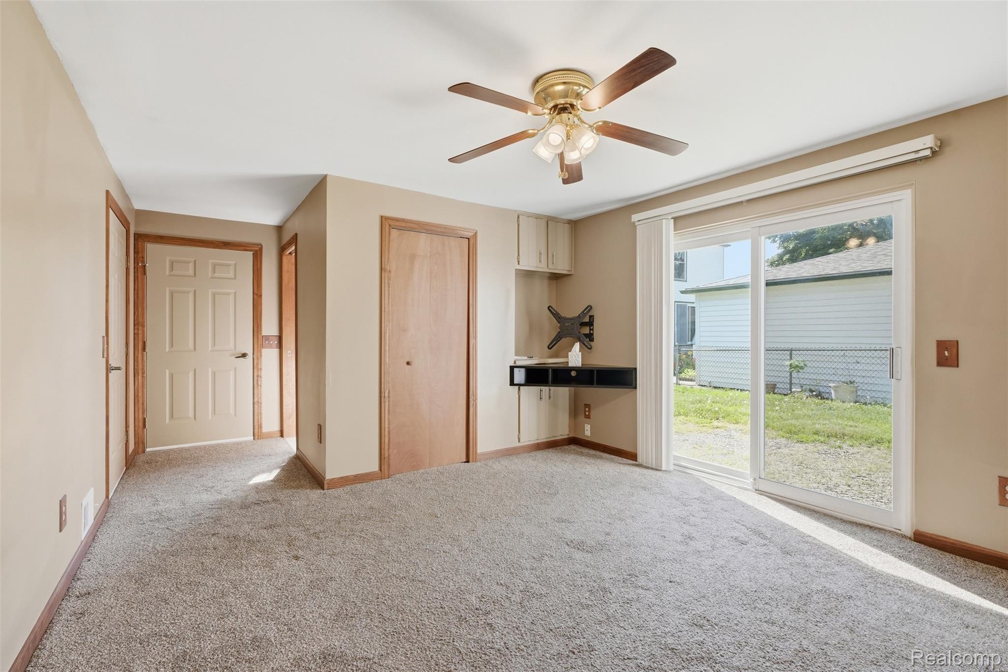 5634 Chicago Road Warren, MI 48092 - Photo 5 of 36 Living Room - Spacious Living Room with plenty of natural light
