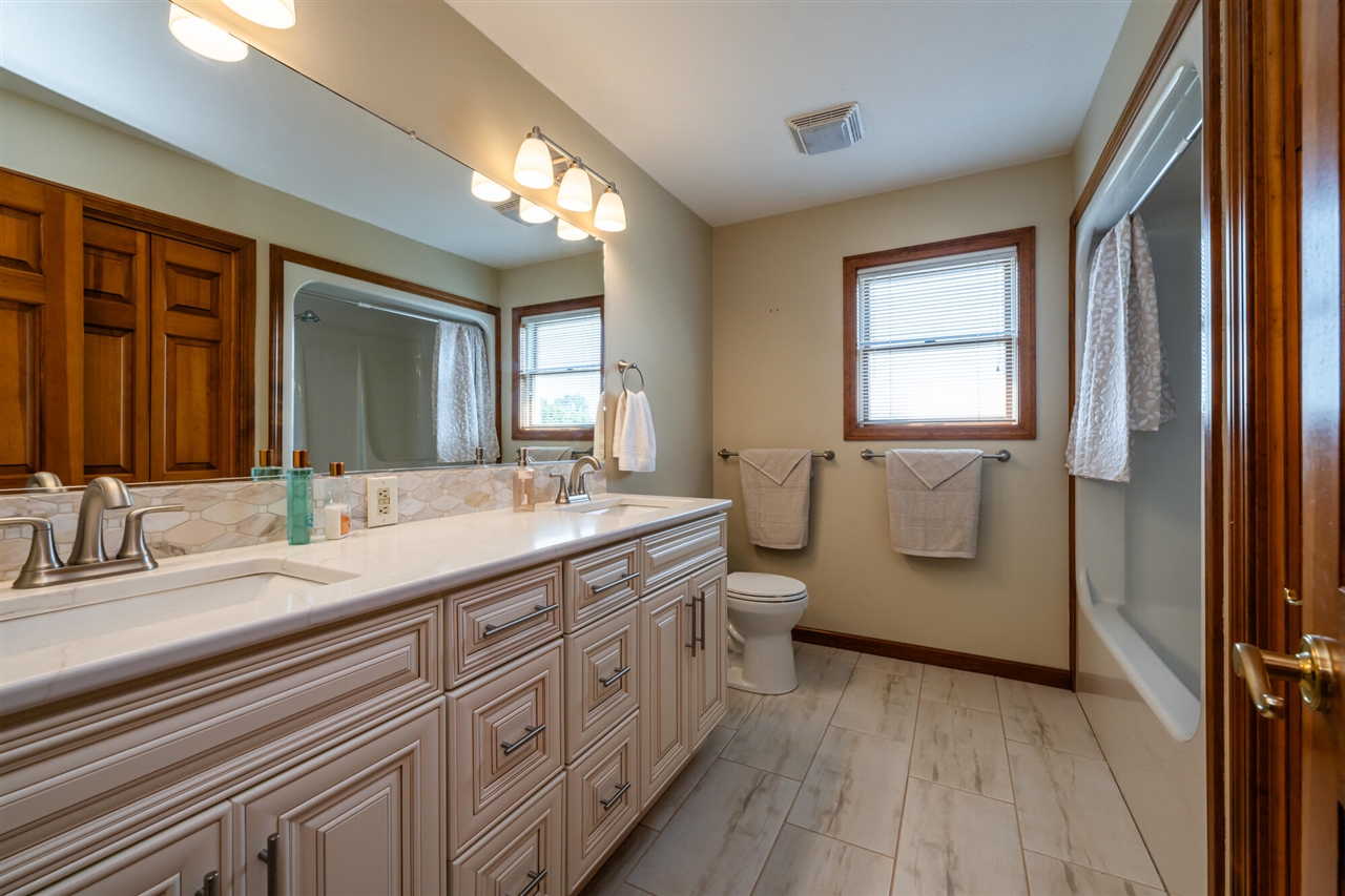 31401 Middle Crossing Road Dowagiac, MI 49047 - Photo 18 of 32