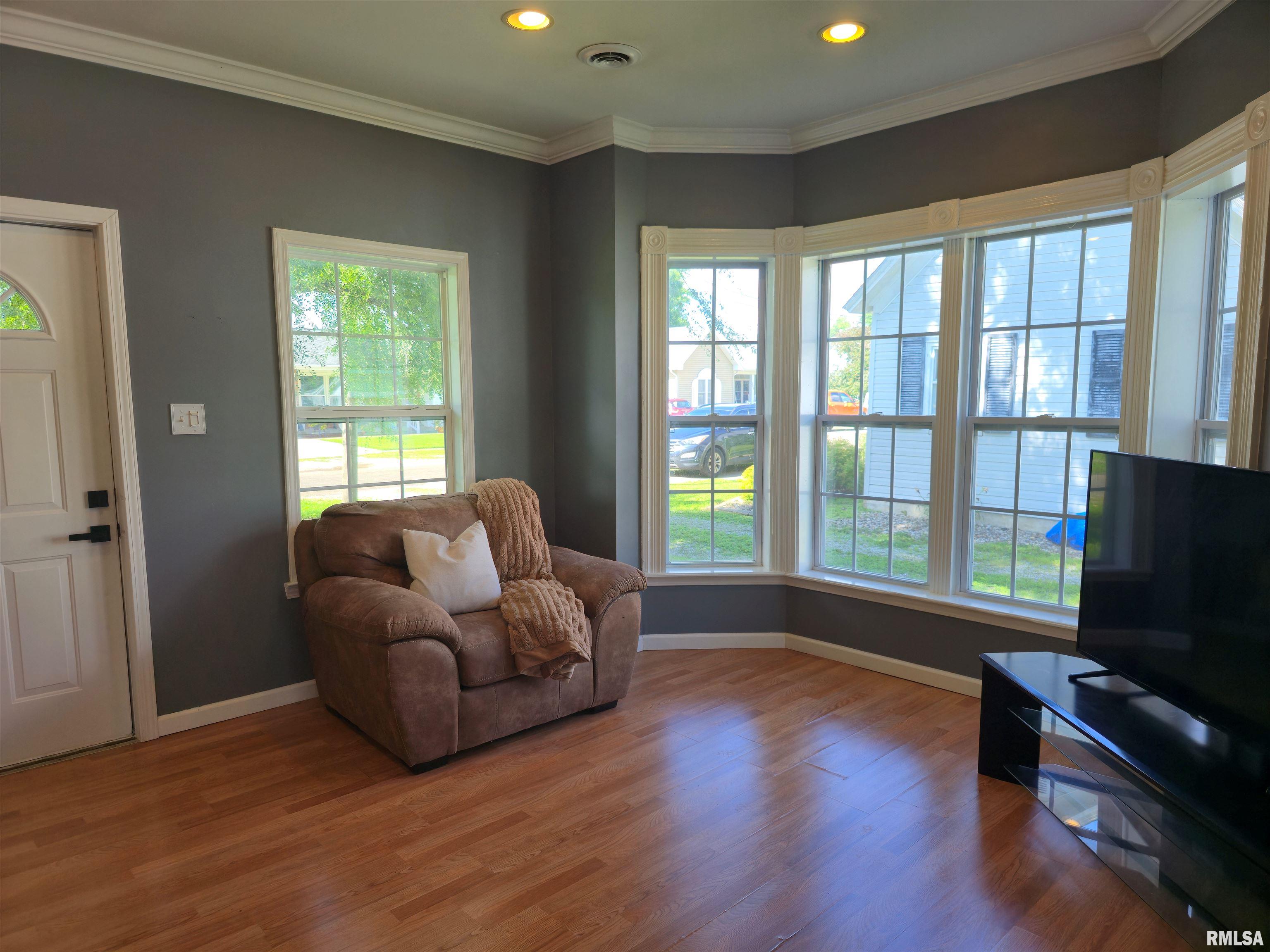 302 East Smith Street Colchester, IL 62326 - Photo 8 of 21