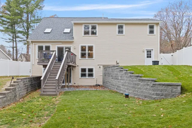 $749,900 | 3 Izzy Lane, Kittery, ME 03904