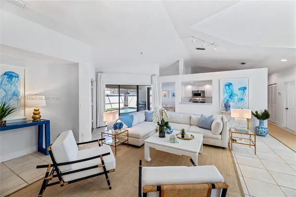 $6,000 | 701 Sea Oats Drive, Unit D1, Juno Beach, FL 33408