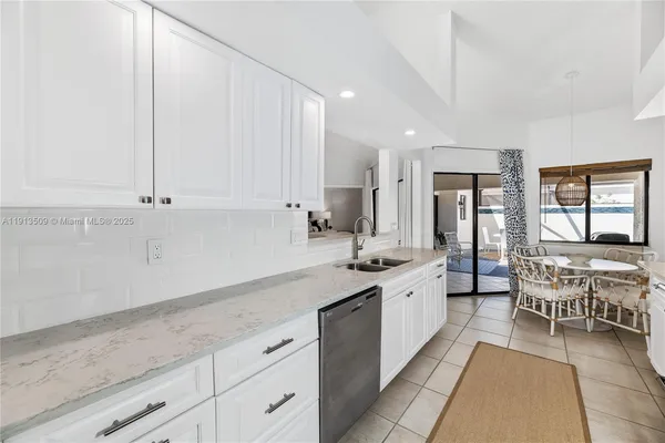 $6,000 | 701 Sea Oats Drive, Unit D1, Juno Beach, FL 33408